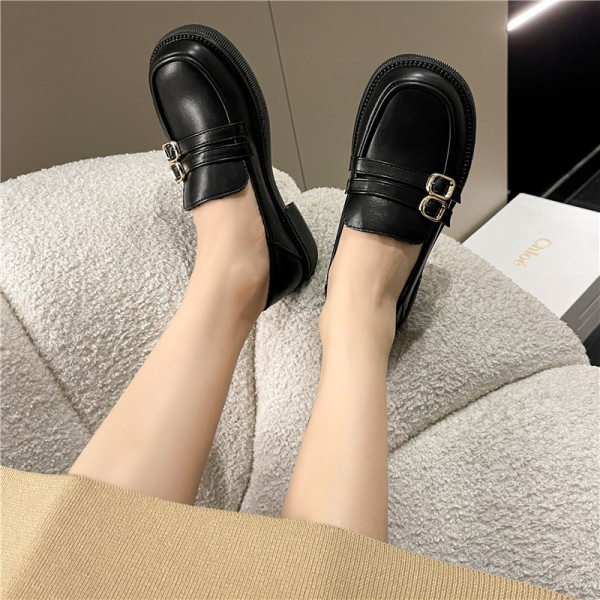 Casual παπούτσια με αγκράφα