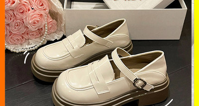 Sieviešu kurpes ar sprādzi un biezu papēdi