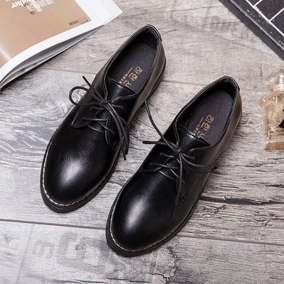 Női mokaszin cipő retro modell vastag sarokkal és fűzővel