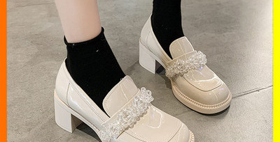 Κομψά παπούτσια με τακούνι
