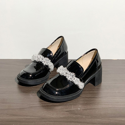 Κομψά παπούτσια με τακούνι