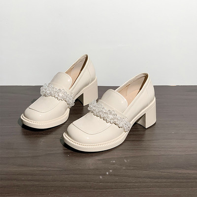 Κομψά παπούτσια με τακούνι