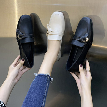 Дамски ежедневен модел обувки от еко кожа с нисък ток