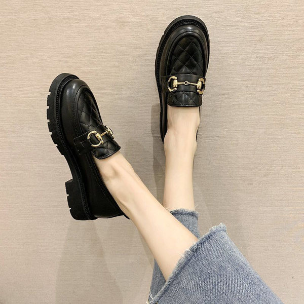 Γυναικεία casual loafers με μεταλλικό στοιχείο