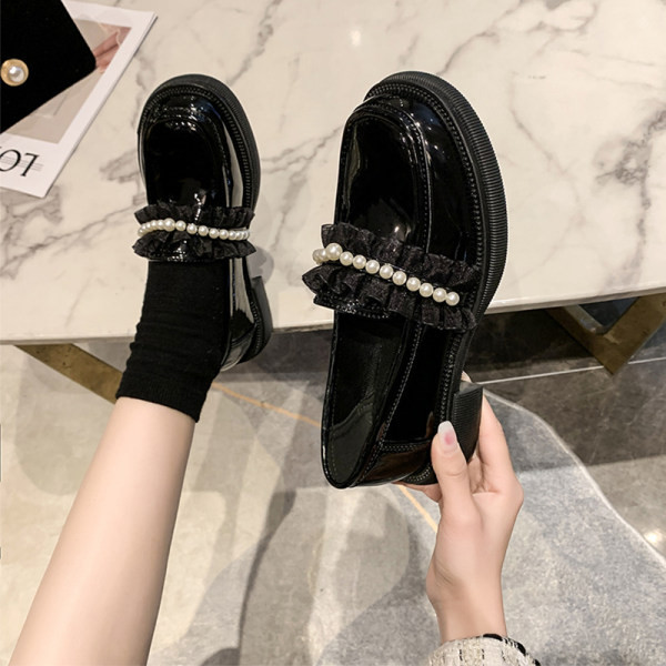 Női alkalmi cipő gyöngyökkel