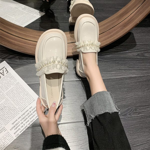 Női alkalmi cipő gyöngyökkel