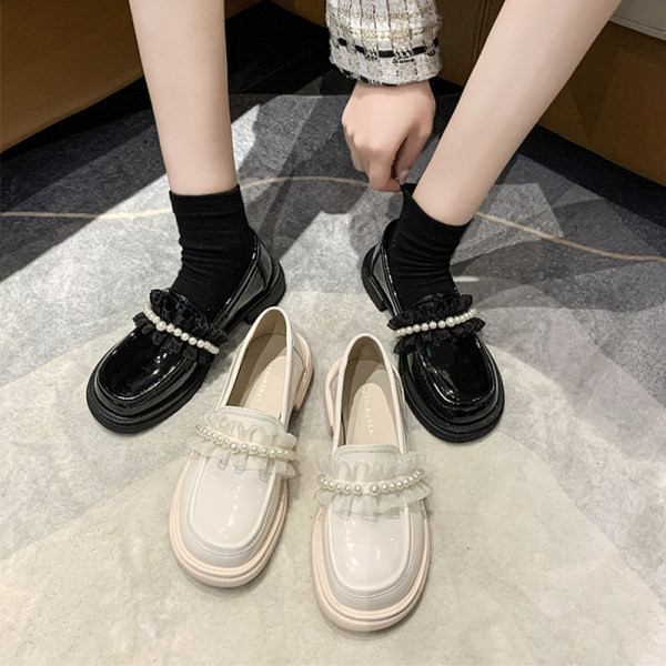 Női alkalmi cipő gyöngyökkel