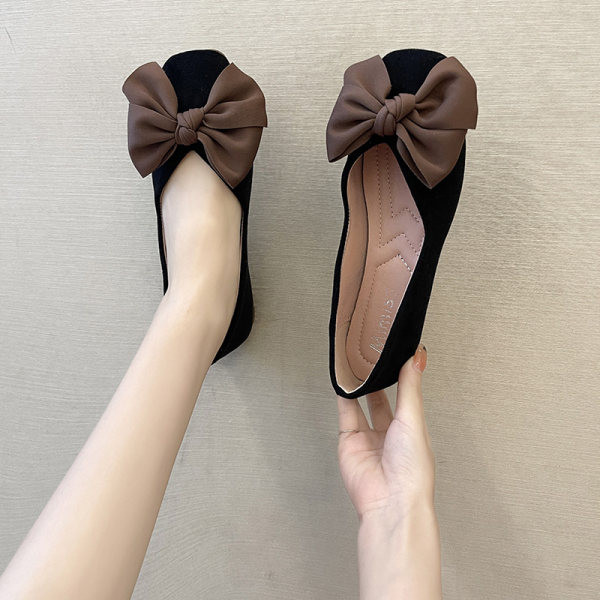 Γυναικεία παπούτσια με στρογγυλά δάχτυλα με κορδόνια