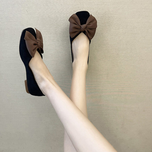 Γυναικεία παπούτσια με στρογγυλά δάχτυλα με κορδόνια