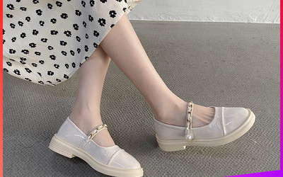 Moteriški odiniai batai su dirželiu