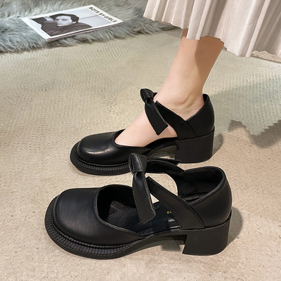 Női cipő sarkú alkalmi modellel