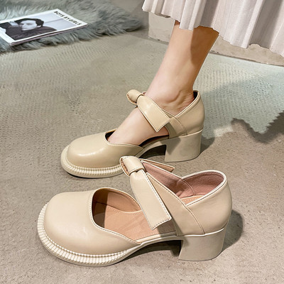 Női cipő sarkú alkalmi modellel