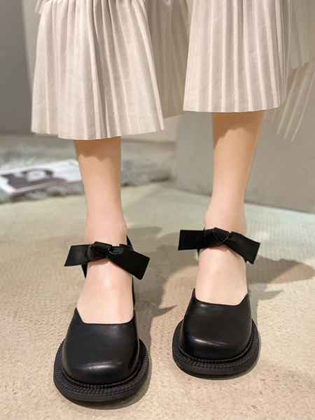 Női cipő sarkú alkalmi modellel