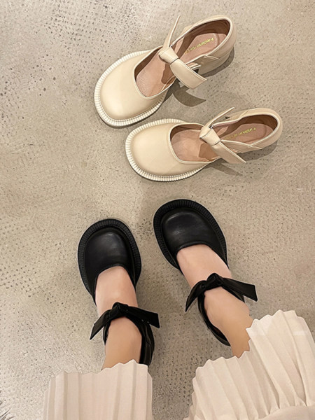 Női cipő sarkú alkalmi modellel