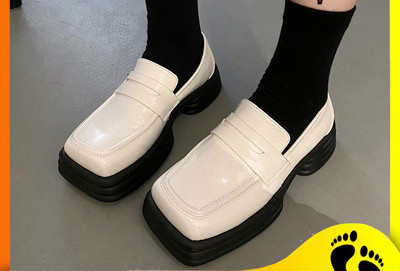 Γυναικεία παπούτσια με τακούνια σε δύο χρώματα