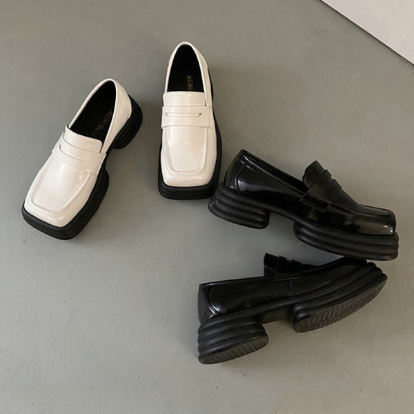 Γυναικεία παπούτσια με τακούνια σε δύο χρώματα