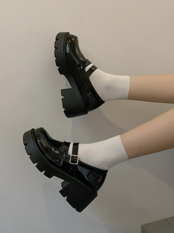 Дамски ежедневни обувки с ток и катарама