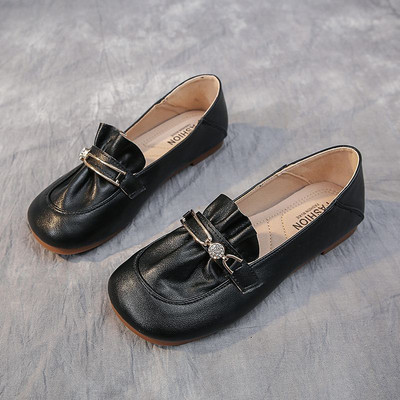 Γυναικεία casual παπούτσια με μεταλλικά στοιχεία και φλατ σόλα