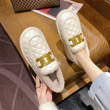 Дамски капитонирани обувки със златна верижка