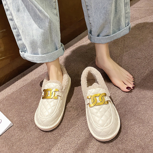 Γυναικεία καπιτονέ παπούτσια με χρυσή αλυσίδα