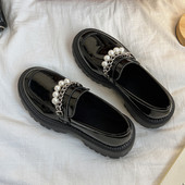 Stilingi moteriški batai su metaline grandinėle ir perlais