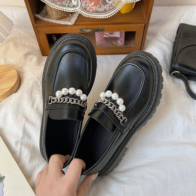 Stilingi moteriški batai su metaline grandinėle ir perlais