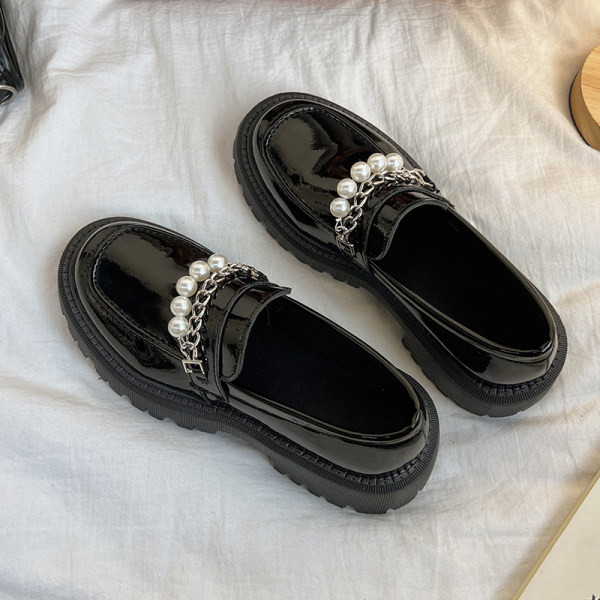 Stilingi moteriški batai su metaline grandinėle ir perlais