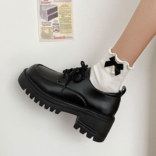 Neformāls sieviešu mokasīna apavu modelis