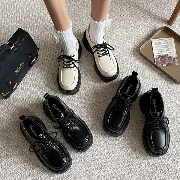 Neformāls sieviešu mokasīna apavu modelis