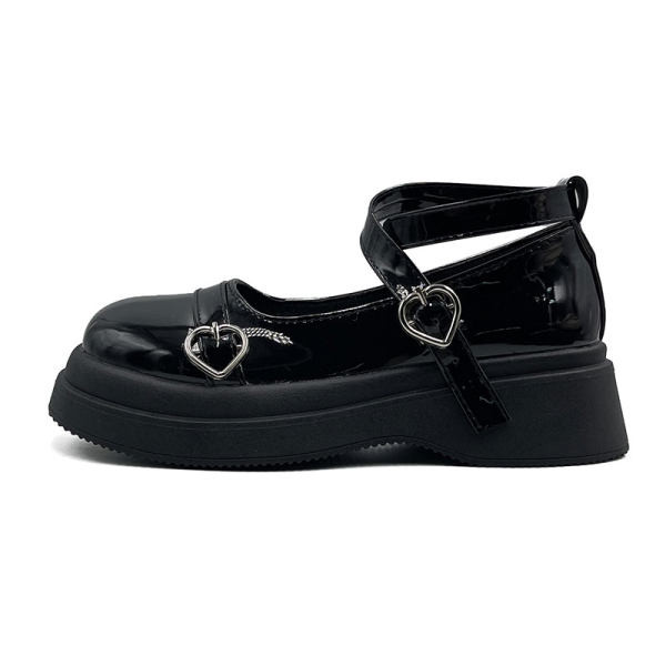 Női cipő magas platformmal és csattal