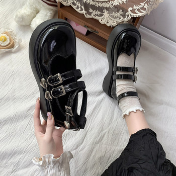 Дамски черни обувки с метални елементи 
