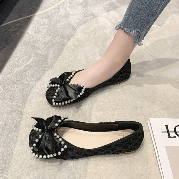 Sieviešu apavu ikdienas modelis ar lenti, mežģīnēm un pērlēm