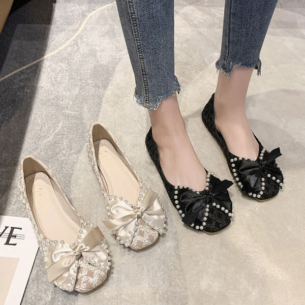 Sieviešu apavu ikdienas modelis ar lenti, mežģīnēm un pērlēm