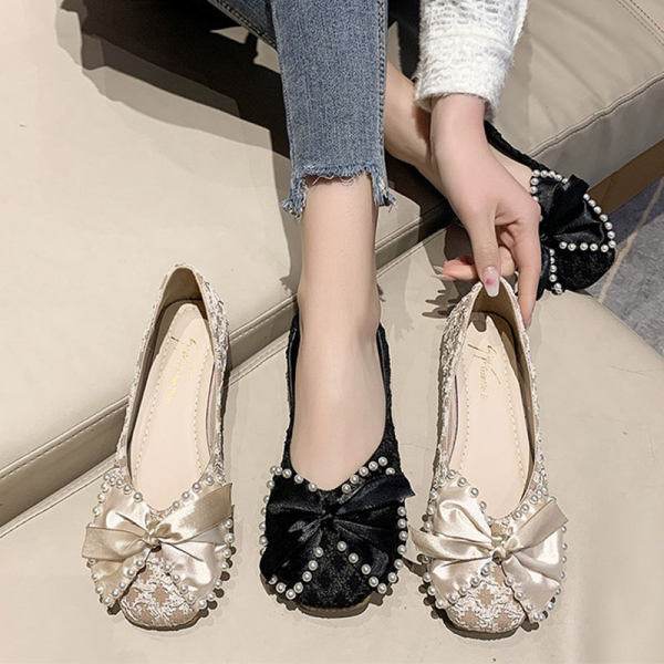 Sieviešu apavu ikdienas modelis ar lenti, mežģīnēm un pērlēm