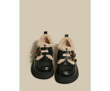 Зимни ежедневни обувки с топла подплата и метална катарама 