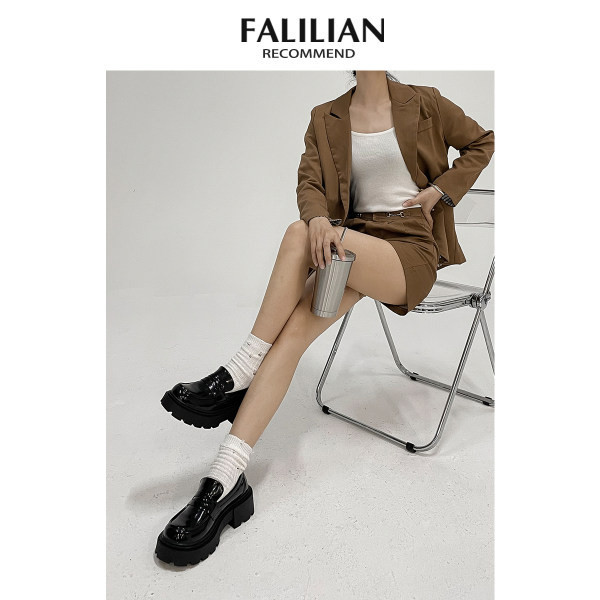 Sieviešu ādas apavi - tīrs modelis