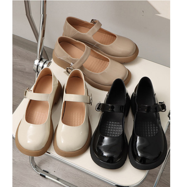 Sieviešu apavi trīs krāsās ar sprādzi