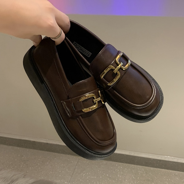 Moteriški retro mokasino tipo batai su metaliniais elementais