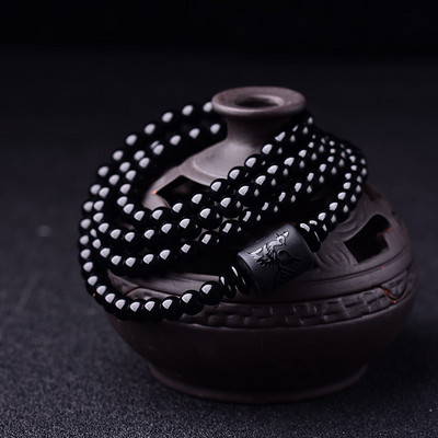 Vīriešu rokassprādze ar dekoratīvām pērlēm