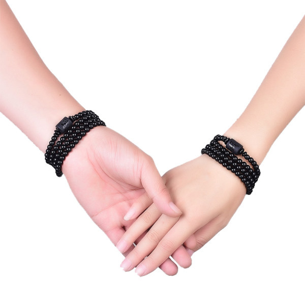 Vīriešu rokassprādze ar dekoratīvām pērlēm