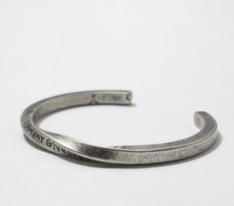 Ανδρικό ασημένιο βραχιόλι με επιγραφή