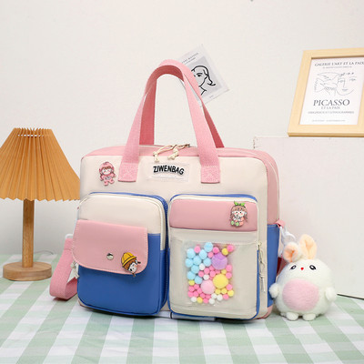 Vízálló gyerektáska elülső zsebbel és felirattal