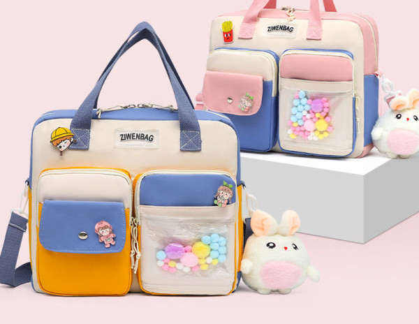 Vízálló gyerektáska elülső zsebbel és felirattal