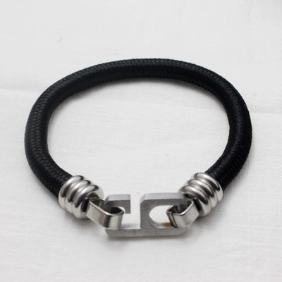 Férfi karkötő alkalmi modell csatos rögzítéssel