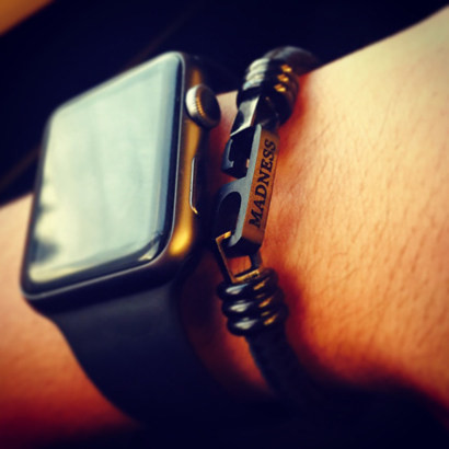 Férfi karkötő alkalmi modell csatos rögzítéssel