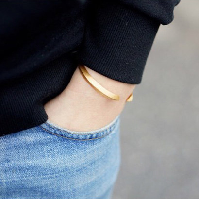 Tīra vīriešu rokassprādze