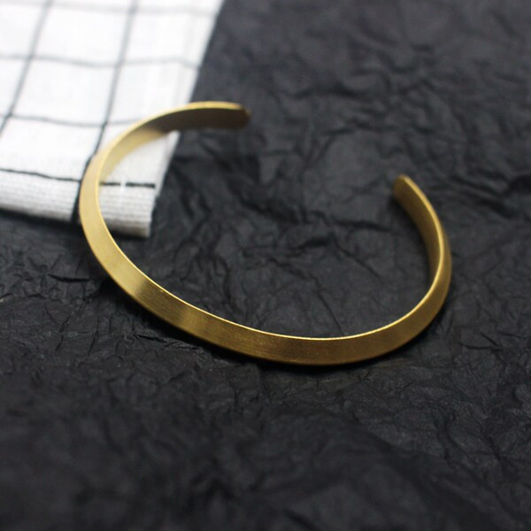 Tīra vīriešu rokassprādze