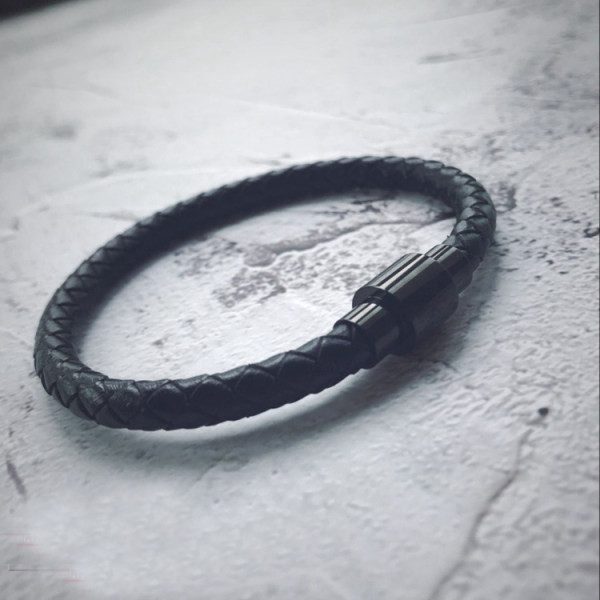 Férfi karkötő öko bőrből és mágneses csattal