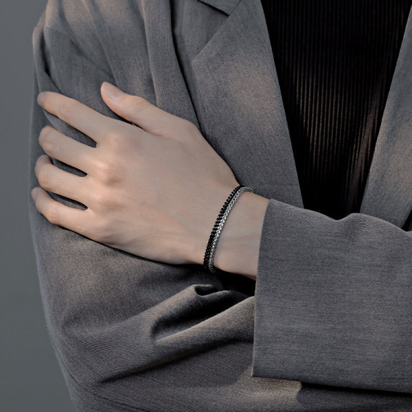 Vīriešu rokassprādzes ikdienas modelis izgatavots no titāna tērauda