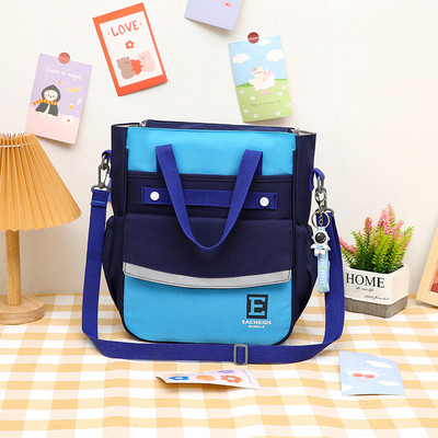 Bērnu ūdensnecaurlaidīga soma ar atslēgu piekariņu